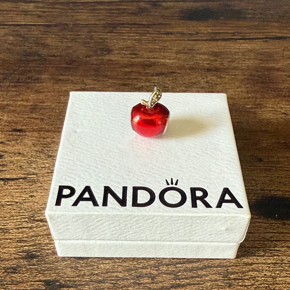 Pandora Disney Snow White Red Apple charm